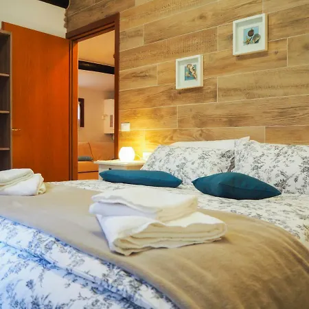 La Brigata Yellow House Apartment *